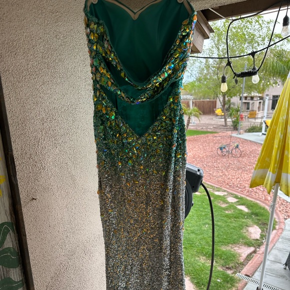 La femme sequin ombré prom dress size 4 - Picture 5 of 9